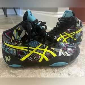 Youth size 3 wrestling shoes